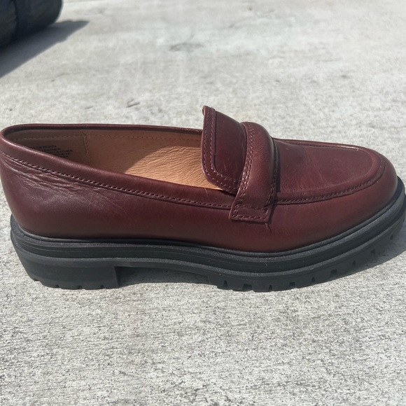 The Bradley Lug Sole Loafer in Leather - Cherry Wood - Picture 5 of 7